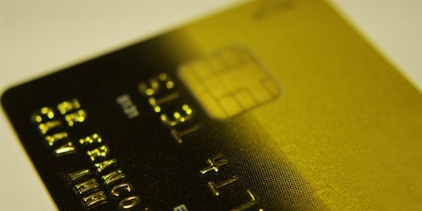 כרטיס אשראי מוזהב - כבוד מפוקפק